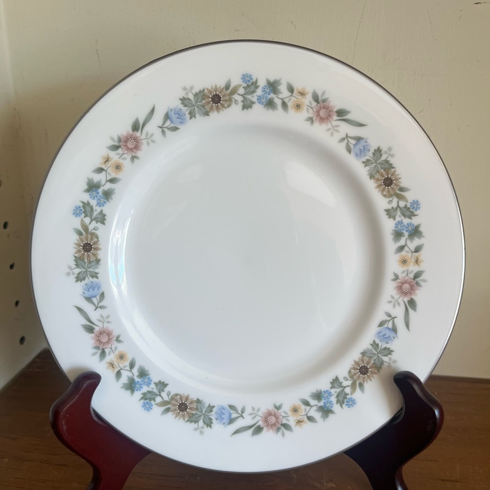 Royal Doulton Pastorale Salad Plate Set of Four Plates Excellent Condition